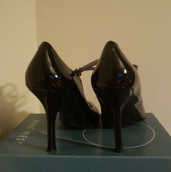 NineWest ‘NW Carlen’ Patent Leather Peep Toe Heels - Picture 2 of 8